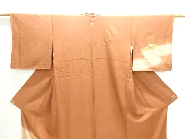  地紙に蝶模様刺繍一つ紋訪問着